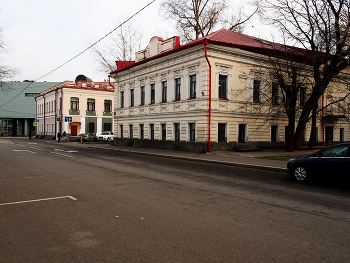 Товарищеский переулок / Товарищеский переулок в Москве. Двухэтажные дома XIX века. Ноябрь 2024.