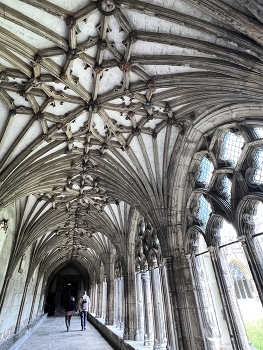 &nbsp; / The Great cloister of Canterbury cathedral