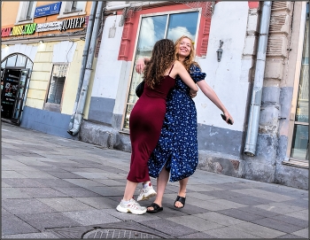 ....Лучшие подруги .... / уличный сюжет