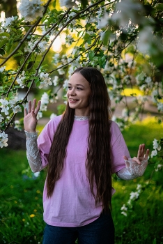 Ангелина в цвету яблони / модель Ангелина Табакова