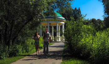 Прогулки в Летнем Парке / Уголок Москвы