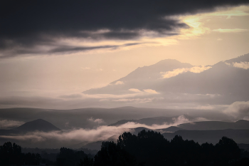 Akhaltsikhe Sunrise / Летний рассвет из окна в Ахалцихе, Самцхе-Джавахети, Грузия.