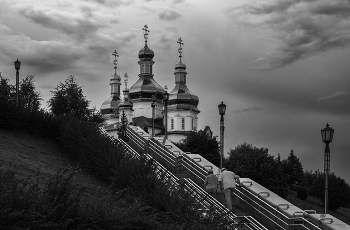 Церковь Петра и Павла в Тюмени / Церковь Петра и Павла в Тюмени — это старинный православный храм 1755 года постройки, расположенный на территории Свято-Троицкого мужского монастыря по адресу: ул. Коммунистическая, 10. Храм заложен святителем Филофеем в память об императоре Петре I и является памятником архитектуры сибирского барокко.