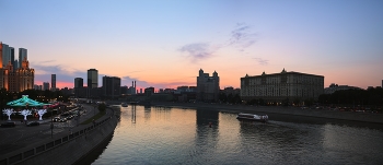 Вид на Москва-реку со стороны Новоарбатского моста / Москва, панорама*2