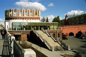 Александровский сад / Александровский сад в Москве. Апрель 2014. Voigtlander BESSA R3m; Voigtlander NOKTON Classic 40mm F1.4; Kodak Professional ProFoto XL 100; FOTOпроект.