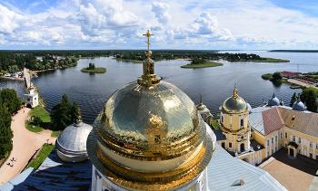 Золото на голубом... / Нило-Столобенская пустынь. Панорама из 14 вертикальных кадров.