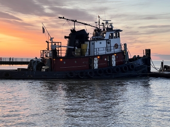 &nbsp; / A Tug boat Exiting the Portof Rochester, Canada Bound.
