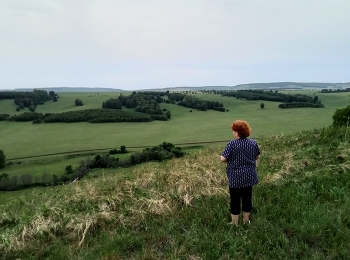 взгляд в просторы Урала / мама на вершине одной из горок