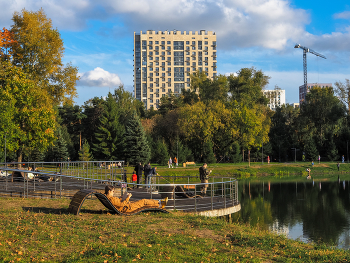 Прогулки в Осеннем Парке / У Пруда