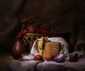 С хлебом / Натюрморт с ягодами и хлебом