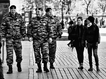 ОМОН - ЭТАЛОН. / Вместе весело шагать по Манежу ...