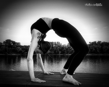 "Upward-Facing Bow " / Это асана йоги, которая укрепляет мышцы спины, рук и ног, а также улучшает гибкость позвоночника.
