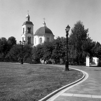 Живоносный Источник / Музей-заповедник Царицыно в Москве. Церковь иконы Божией Матери Живоносный Источник. Август 2015. YASHICA Mat-124 G; Yashinon 1:3.5 f=80mm; Kodak Professional T-MAX 100 FILM; FOTOпроект.