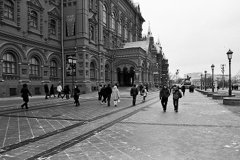 Площадь Революции / Театральная площадь в Москве. Февраль 2016. Contax RX; Carl Zeiss VARIO-Sonnar 3.5-4.5/28-70 T*; Ж-2*; ILFORD PAN 100; FOTOLAB