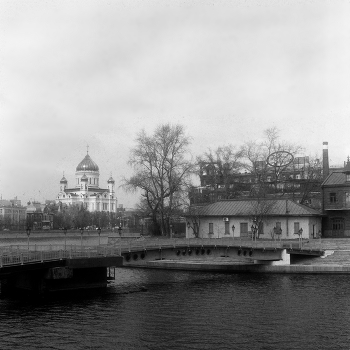 На Стрелке / Стрелка Москва-реки и Водоотводного канала в Москве. Март 2017. YASHICA Mat-124 G; Yashinon 1:3.5 f=80mm; Kodak Professional T-MAX 100 FILM; СКАНИМ.