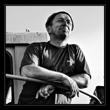 * * * / Серия "Портрет Работяги" сделана для того, чтобы показать людей рабочих профессий. Именно нехватка в стране таких специалистов сейчас является насущной проблемой. Очень жаль, что серию не оценили.