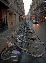 Эко  Европа / Во многих европ.городах бросается в глаза колличество велосипедов.  В данном случае велики -как общественный транспорт. Абонемент годовой, месячный,..  Приехал,оставил,в новом месте взял  другой.  Хорошая идея,на мой взгляд.
