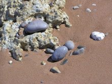 Морской натюрморт с камнями / Камни и песок