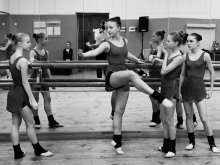 Соперницы / На уроке классического танца в 8 классе