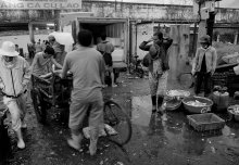 Рыбный рынок / Выложу из архива еще одну из Вьетнама, совсем не пафосную. ))

Рыбный рынок в Нячанге. Раннее утро.