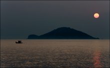 Трио "Пузатый великан" / Закат под Неос Мармарас, Ситония, Греция.