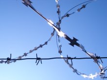 Я сижу и смотрю... / ..в чужое небо из чужого окна,
И не вижу ни одной знакомой звезды.