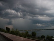 вид на волгоградский мост во время грозы / состояние стихий длилось 5 минут