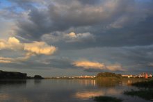 Рыбак рыбака видит из далека! / Река Томь в черте города Кемерово.