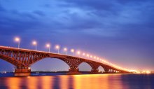 Мост Саратов-Энгельс / Автомобильный мост через Волгу, соединяющий правый берег реки, на котором стоит город Саратов, и левый берег, на котором расположен город Энгельс.