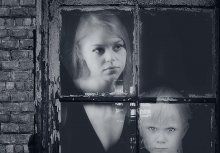 О взглядах на жизнь.... / портрет, девушка, мальчик, окно
