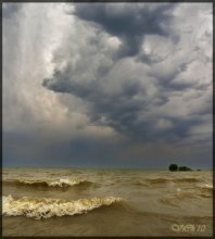две стихии / панорама из двух горизонтальных снимков

начало шторма на Краснодарском водохранилище