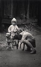 Маруся и Снежка. / Девочки играют с собаками во дворе старого дома. УССР, 1980