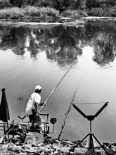 Рыба на крючке / спортивный лов на реке Пина