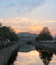 Сусальным золотом горят, и небеса, и отраженья... / Карповка. 19 сентября 2006г.