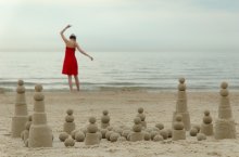 Песочная любовь / Балтийское море, Паланга.
По всему побережью было масса песочных построек, начиная от детских пирамид и до сказочных огромных замков. В песке копались и дети и взрослые.