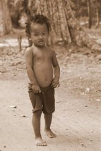 Босоногое детство / Снято в Камбодже.