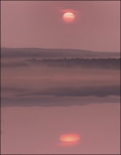 Пробуждение / восход солнца на одном иэ лзер южного Урала