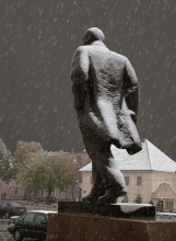 Заснеженный пешеход. / .........
