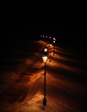 Под покровом ночи / в колонну по одному... становись..!