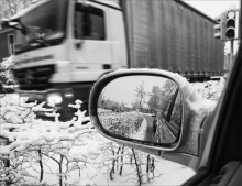 "Крепче за баранку держись,шофёр!.."(с) / Будьте осторожны на дорогах!!!
Особенно зимой!!!
Снимок сделан во время ожидания "зелёного",никто не пострадал. :)