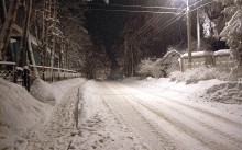 Night in Town / Very silent night. Я не знаток физики, но мне кажется, что когда выпадает много снега - он скрадывает все звуки вокруг, которых и так мало в первую ночь Нового Года в маленьком городе. Так что мне казалось, что слышу как снег идет - так было тихо