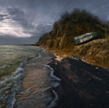 Январским утром на Азове / Снято 3 января 2011г.Черный песок скорее всего был выброшен подводным вулканом накануне...это радоновый черный песок(с багровыми оттенками местами),тот самый,который в годы оккупации вывозился в Германию составами...