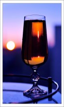 Солнце  в  бокале  яблочного сока / Яблочный  сок  в бокале