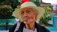 ...бабушка курит... / Сантьяго-да-Куба