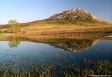 Тратау / Одиноким горам не обязательно быть высокими, потому что их не заслоняют другие горы.
Южный Урал, Башкирия.