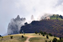 Ай-Петри в тумане / Вид на основное плато и зубца Ай-Петри