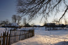 мартовским вечером / уже не зима, но и до теплых дней далеко