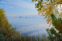райское местечко / раннее утро, туман,отражение облаков в реке.