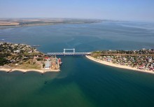 Мост через Днестр. / Пролетая на вертолете вдоль берега Черного моря, сфотографировал мост через Днестовское гирло...