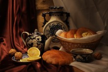 Чай с ватрушками / Натюрморт с чайником, ватрушками и лимоном